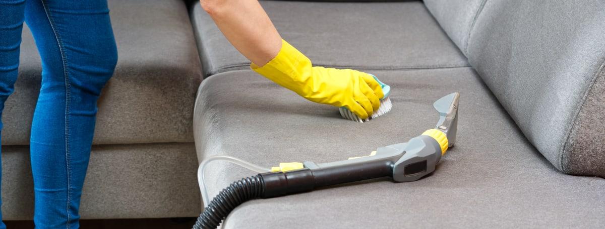 Чистка мягкой мебели моющим пылесосом Kärcher в домашних условиях